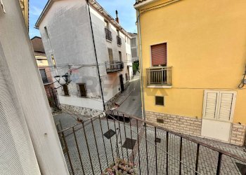 Balcone - Casa semi indipendente Via Armando Diaz
 
11, Celenza Valfortore - foto 4