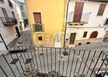 Balcone - Casa semi indipendente Via Armando Diaz
 
11, Celenza Valfortore - foto 5