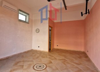 Foto 3 - Locale Commerciale Via Barcellona, Pomezia - foto 3