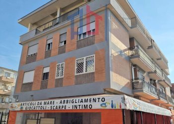 Foto 1 - Locale Commerciale Via Barcellona, Pomezia - foto 1