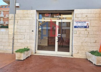 Foto 2 - Locale Commerciale Via Barcellona, Pomezia - foto 2