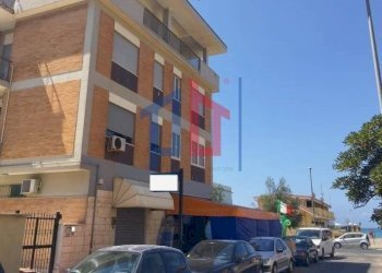 Foto 14 - Locale Commerciale Via Barcellona, Pomezia - foto 13