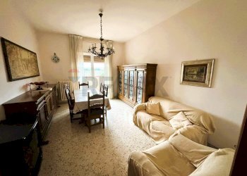 Sala da pranzo - Quadrilocale Via Camillo Rosalba
 
46/f, Bari - foto 1