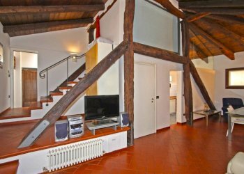 Soggiorno - Trilocale via Drapperie, Bologna (zona Centro Storico) - foto 7