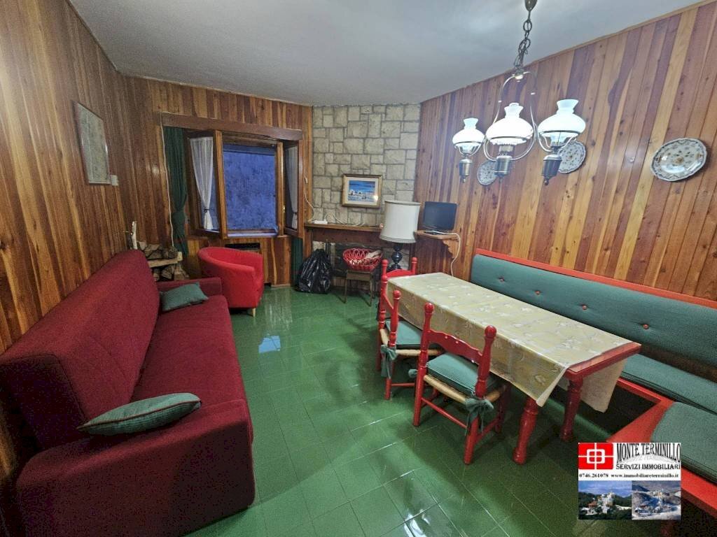 Salone - Trilocale via Tre Faggi, Rieti - foto 1