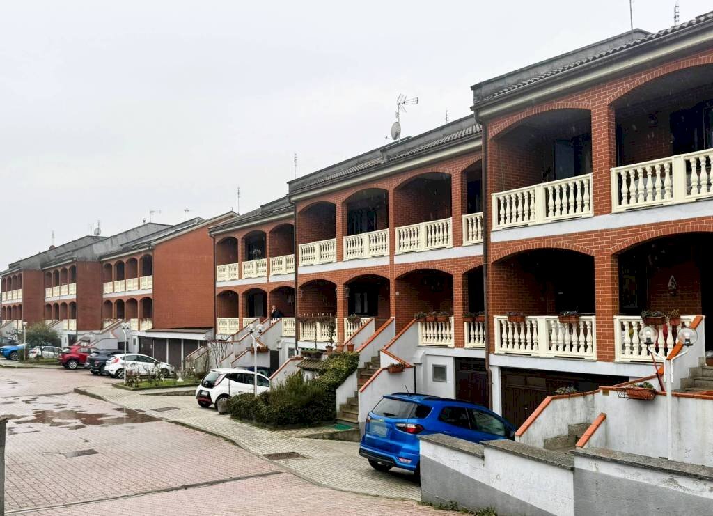 Facciata - Villa a Schiera via Marocchi, 45, Poirino - foto 1