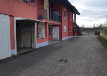 Facciata - Magazzino via Riva, 12B, Buttigliera d'Asti - foto 5