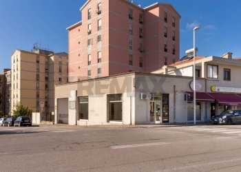 Edificio all\'aperto - Locale Commerciale via cornalias
 
78, Cagliari - foto 1