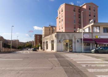 Edificio all\'aperto - Locale Commerciale via cornalias
 
78, Cagliari - foto 2