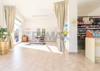 Ricezione / Lobby - Locale Commerciale via cornalias
 
78, Cagliari - foto 4