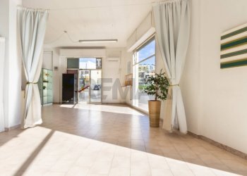 Ricezione / Lobby - Locale Commerciale via cornalias
 
78, Cagliari - foto 5