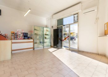 Ricezione / Lobby - Locale Commerciale via cornalias
 
78, Cagliari - foto 6