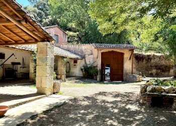 Casa all\'aperto - Casa indipendente Via Sebastiano Satta
 
5, Laconi - foto 4