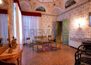 Sala da pranzo - Villa Via Della Repubblica
 
64, Reggio nell'Emilia - foto 39