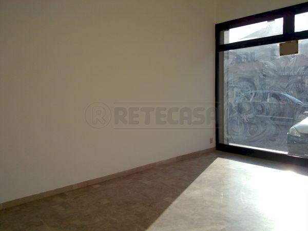 Interno - Commercial Premises Bassano del Grappa - photo 2