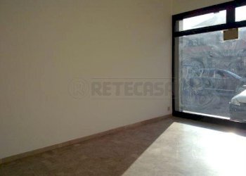 Interno - Commercial Premises Bassano del Grappa - photo 2