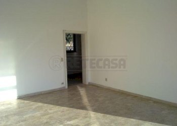 Interno - Commercial Premises Bassano del Grappa - photo 4