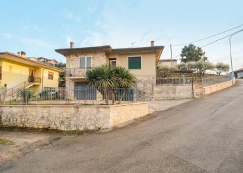 esterno - Villa a Schiera Via Zamichieli 7, San Giovanni Ilarione - foto 1