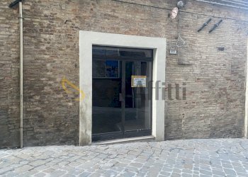 Vetrina fronte strada - Commercial Premises Macerata - photo 12