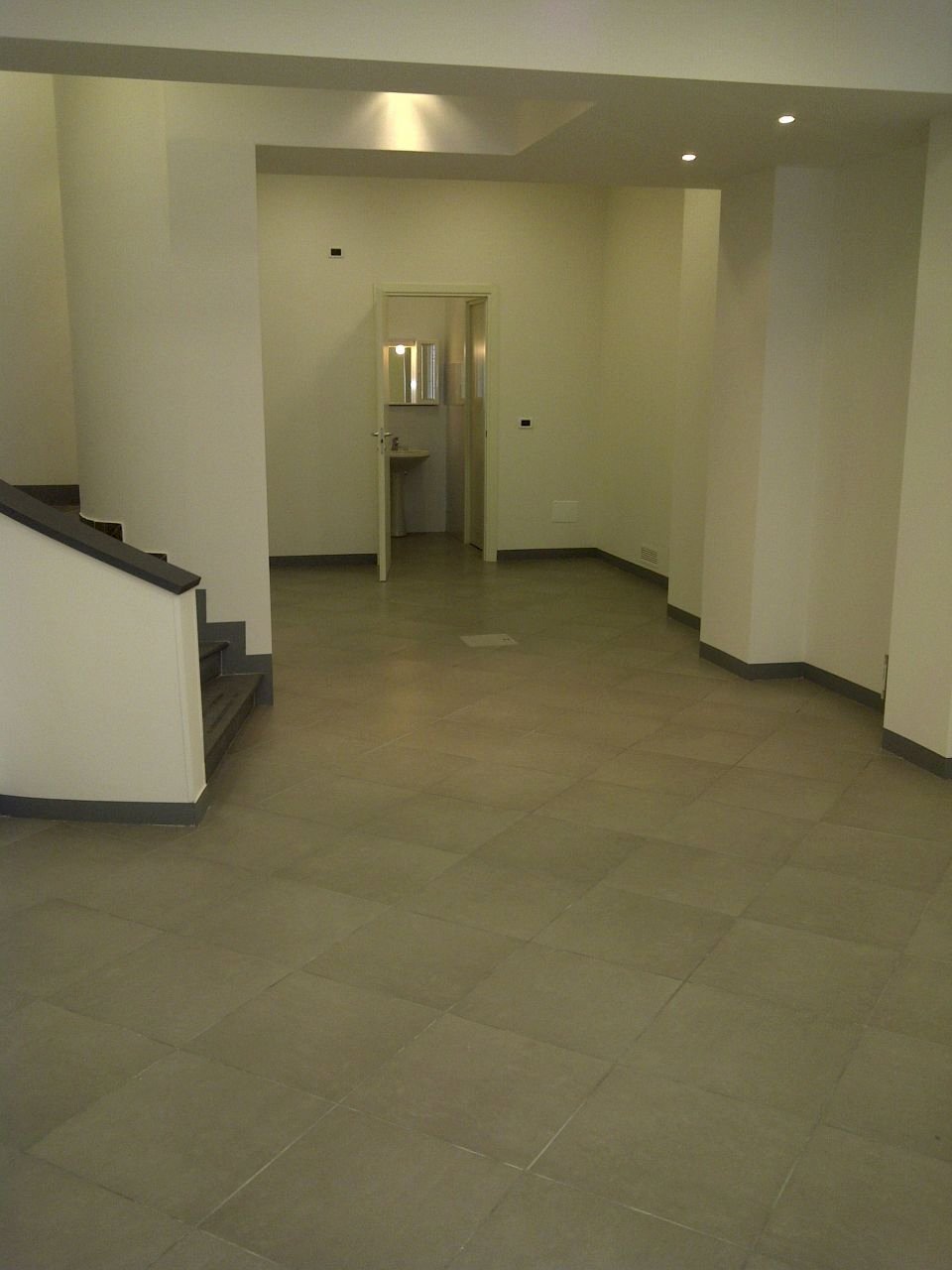 Bologna-20110404-00144.jpg - Commercial Premises Via Petroni 1/B, Bologna (neighborhood Centro Storico) - photo 1