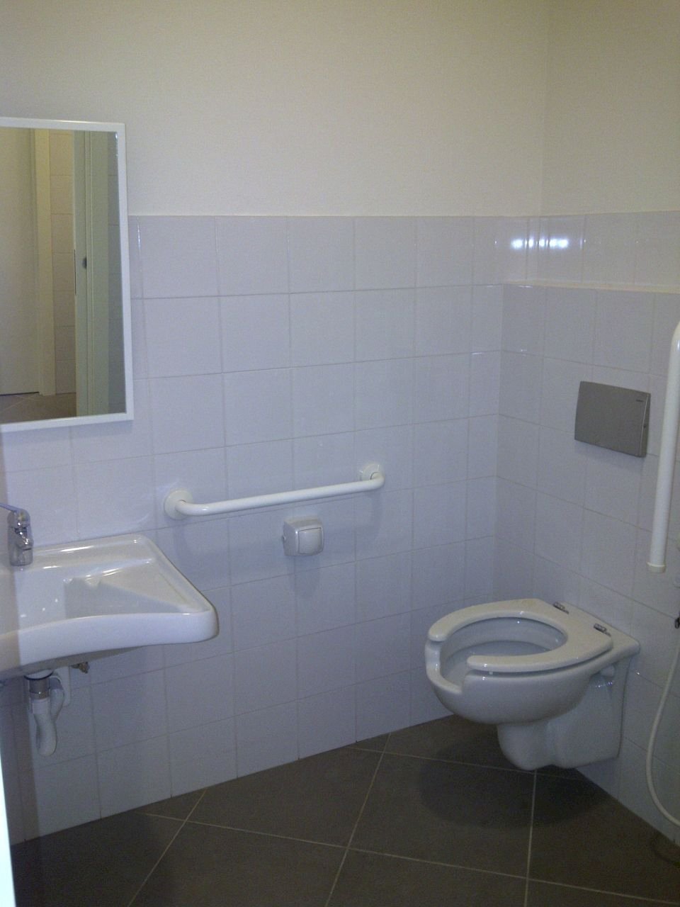 IMG-20110404-00141.jpg - Commercial Premises Via Petroni 1/B, Bologna (neighborhood Centro Storico) - photo 3