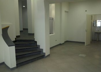 Bologna-20110404-00145.jpg - Commercial Premises Via Petroni 1/B, Bologna (neighborhood Centro Storico) - photo 5