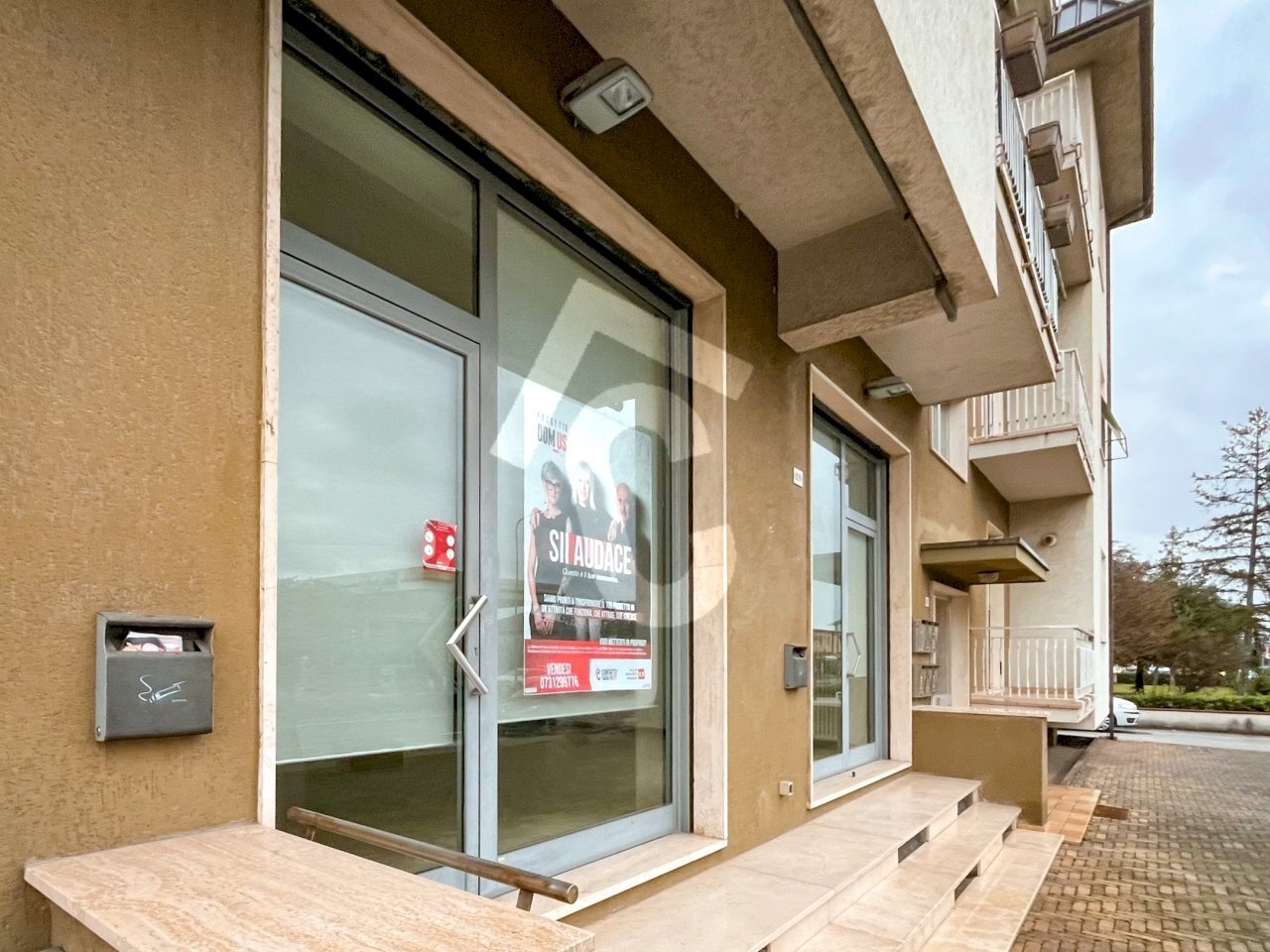 A81F247F-B8AF-4C55-9E25-2D267E670BF1.jpeg - Locale Commerciale Maiolati Spontini - foto 2