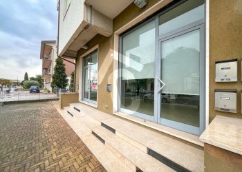 23B3946A-2AB6-4BFA-A8AC-35754B4AA6F1.jpeg - Locale Commerciale Maiolati Spontini - foto 3