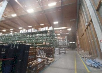 scaffalature.jpg - Non Alimentare via Martin Luther King 1/23, Rolo - foto 7