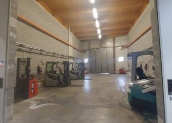 locale ricarica muletti.jpg - Non Alimentare via Martin Luther King 1/23, Rolo - foto 8