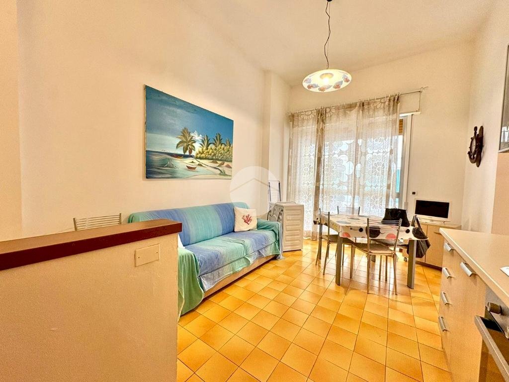 Three-room apartment Viale Antonio Canova, Cesenatico - photo 2