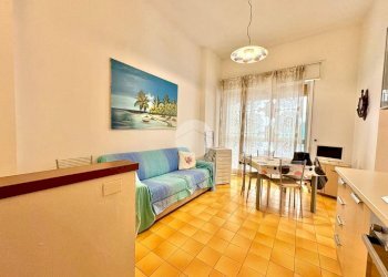 Three-room apartment Viale Antonio Canova, Cesenatico - photo 2