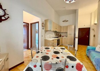 Three-room apartment Viale Antonio Canova, Cesenatico - photo 4