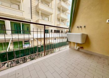 Three-room apartment Viale Antonio Canova, Cesenatico - photo 5