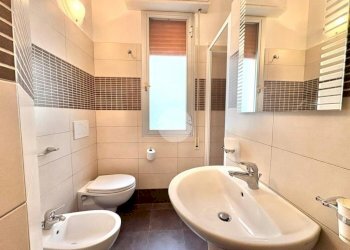 Three-room apartment Viale Antonio Canova, Cesenatico - photo 12