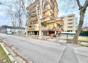 Three-room apartment Viale Antonio Canova, Cesenatico - photo 14