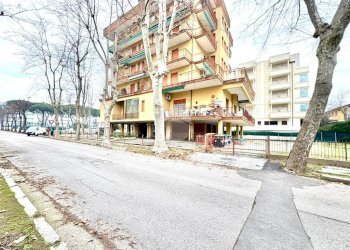 Three-room apartment Viale Antonio Canova, Cesenatico - photo 23