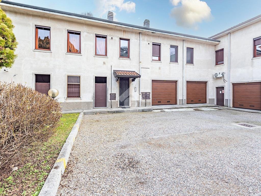 Three-room apartment Via martiri della libertà, Lainate - photo 1