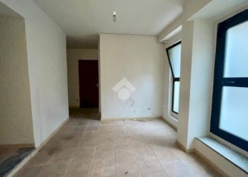 Three-room apartment Via G. H. Valenzasca, Borgomanero - photo 12