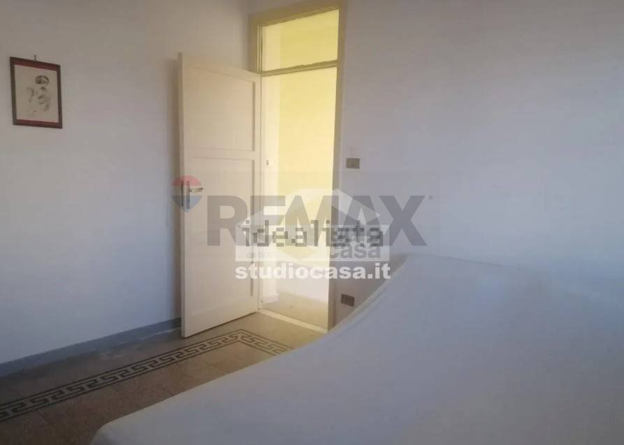 Camera / camera da letto - Three-room apartment Via Esterna Spiaggia delle Forche
 
sn, Crotone - photo 3