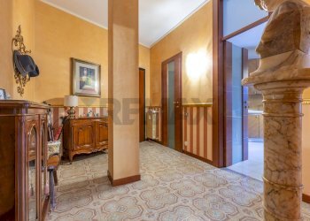 Hall / corridoio - Trilocale VIA DELLA CARNAGA
 
18, Varese - foto 8