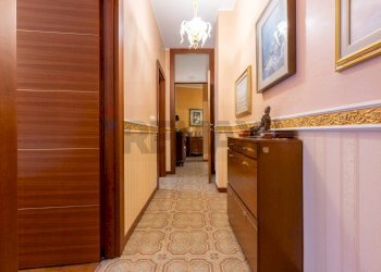 Hall / corridoio - Trilocale VIA DELLA CARNAGA
 
18, Varese - foto 15