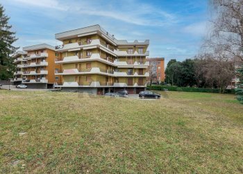 Edificio all\'aperto - Trilocale VIA DELLA CARNAGA
 
18, Varese - foto 1