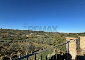 Vista delle montagne - Rustico Santa Maria dei Mesi
 
9, Lanciano - foto 68