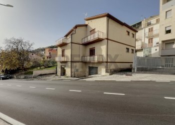 Edificio all\'aperto - Quadrilocale Via Provinciale Taranta Peligna
 
10, Lama dei Peligni - foto 1