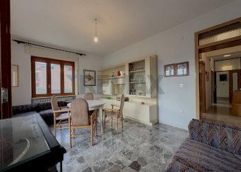 Sala da pranzo - Quadrilocale Via Provinciale Taranta Peligna
 
10, Lama dei Peligni - foto 15