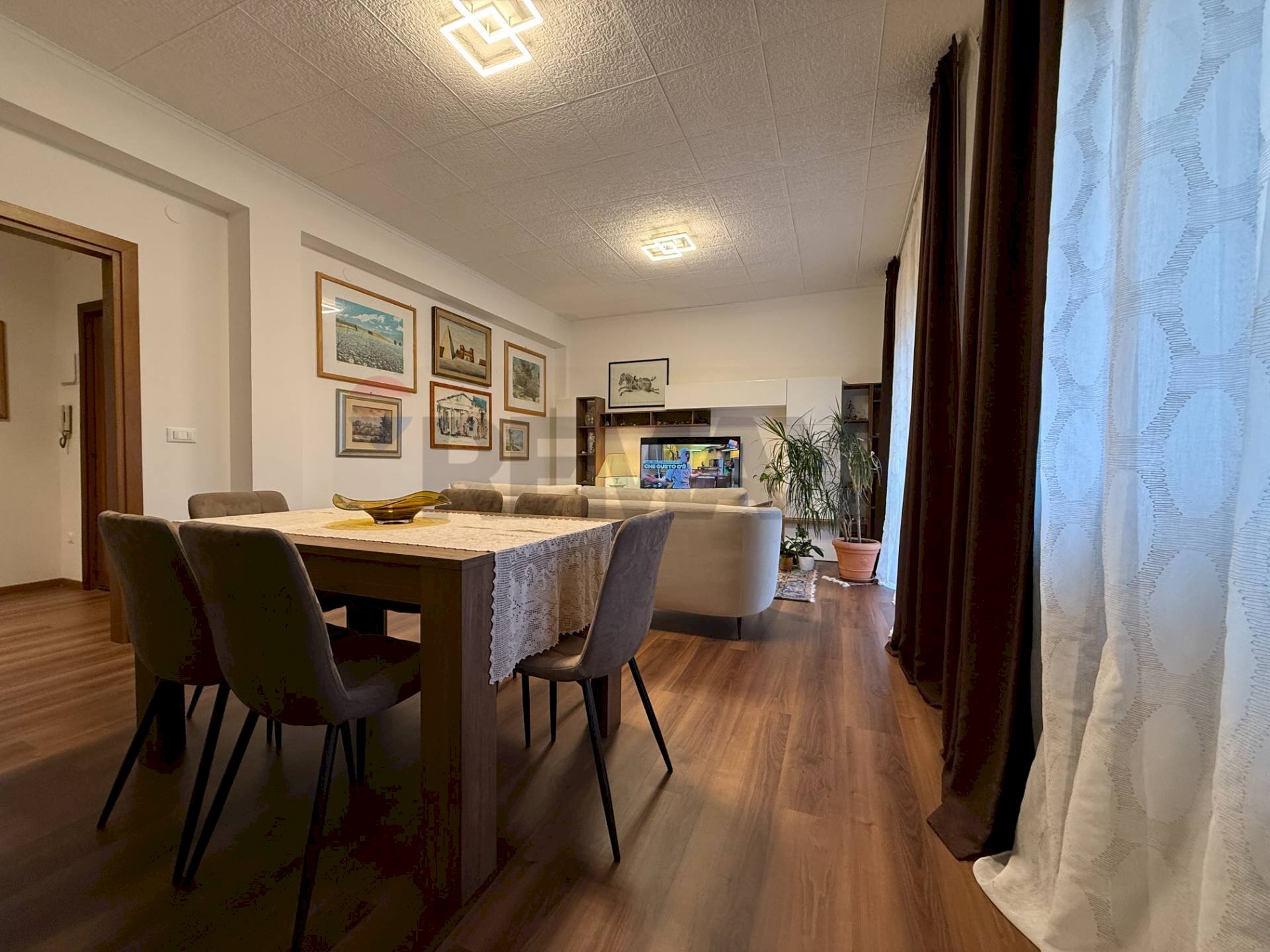 Sala da pranzo - Appartamento Via Roma
 
58, Taranta Peligna - foto 3