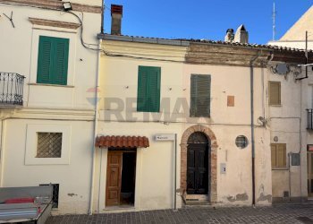 Casa all\'aperto - Casa semi indipendente Piazza Marconi
 
1, Castel Frentano - foto 1