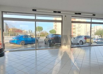 Palestra - Locale Commerciale Contrada Iconicella
 
122, Lanciano - foto 3