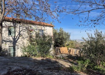 Casa all\'aperto - Casa indipendente Contrada Briccioli
 
8, Altino - foto 1